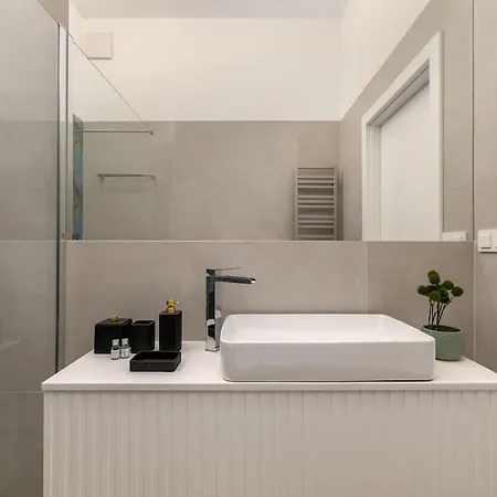 1-bedroom Near Metro * Warszawa