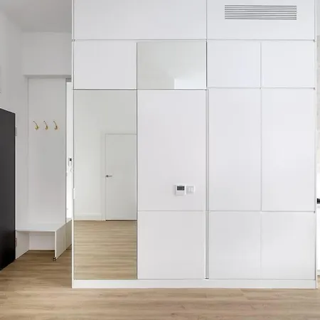 1-bedroom Near Metro * Warszawa